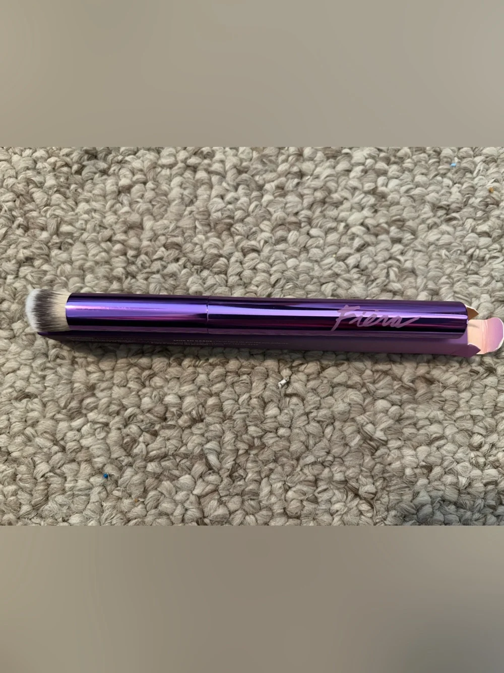 Contoured Concealer Brush - Purple